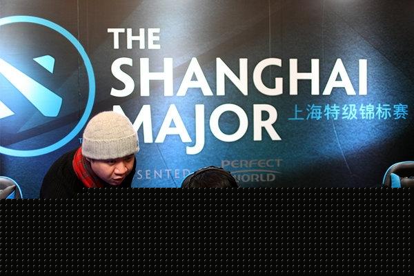 LPL官方海报：战歌奏响 征途在即 四支LPL代表队无畏逐星辰！