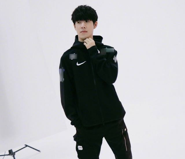 JDG俱乐部正式宣布：S11冠军上单选手Flandre李宣君正式离队！