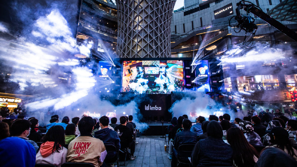 LOL移动游戏代言人王俊凯送上新年祝福：祝大家新年快乐！